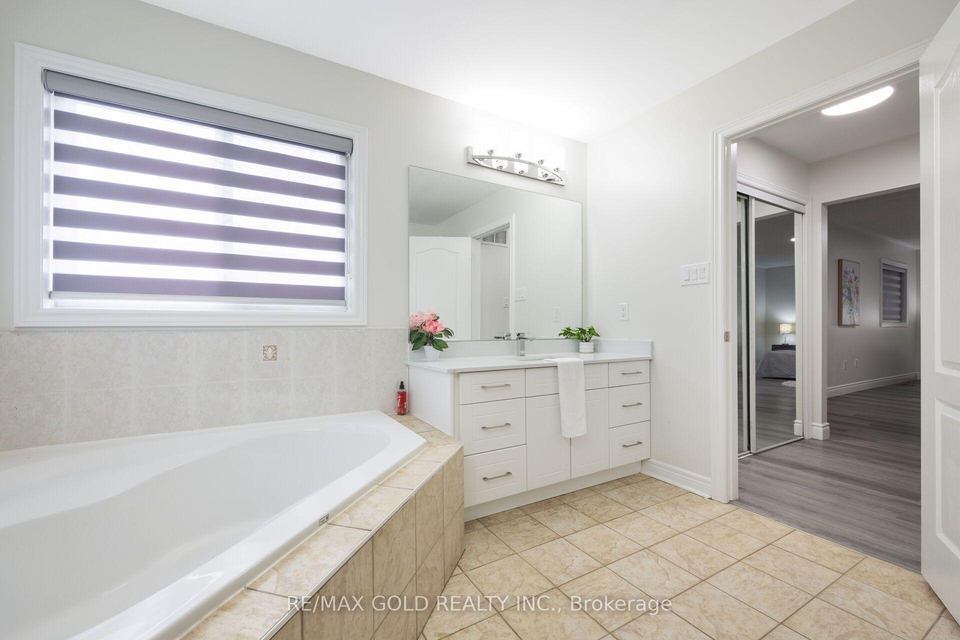 Photo 41 of 50 Northface Crescent, Brampton, Sandringham-Wellington — HOMEH