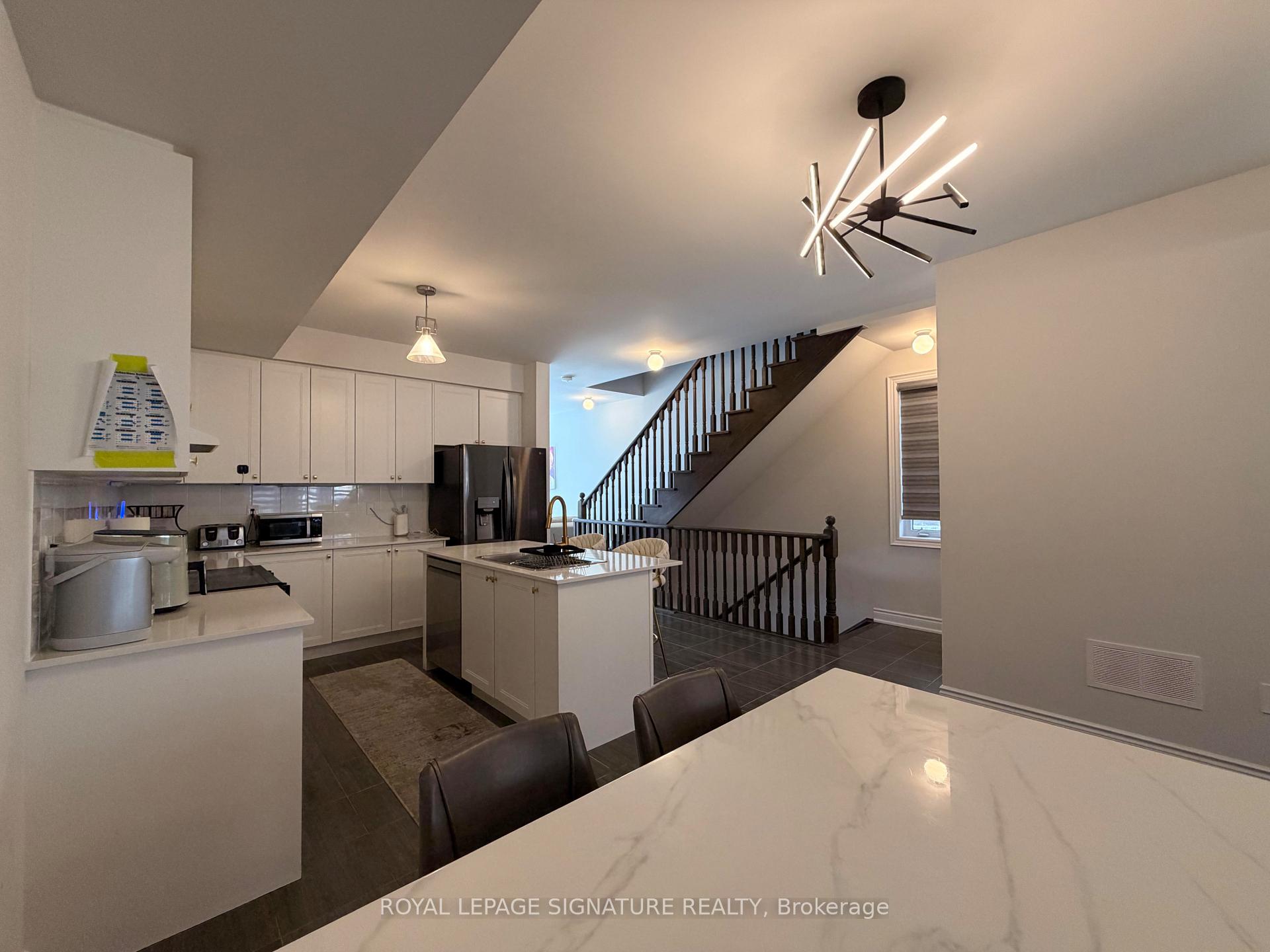 Photo 4 of 52 Tennant Circle, Vaughan, Vellore Village — HOMEH