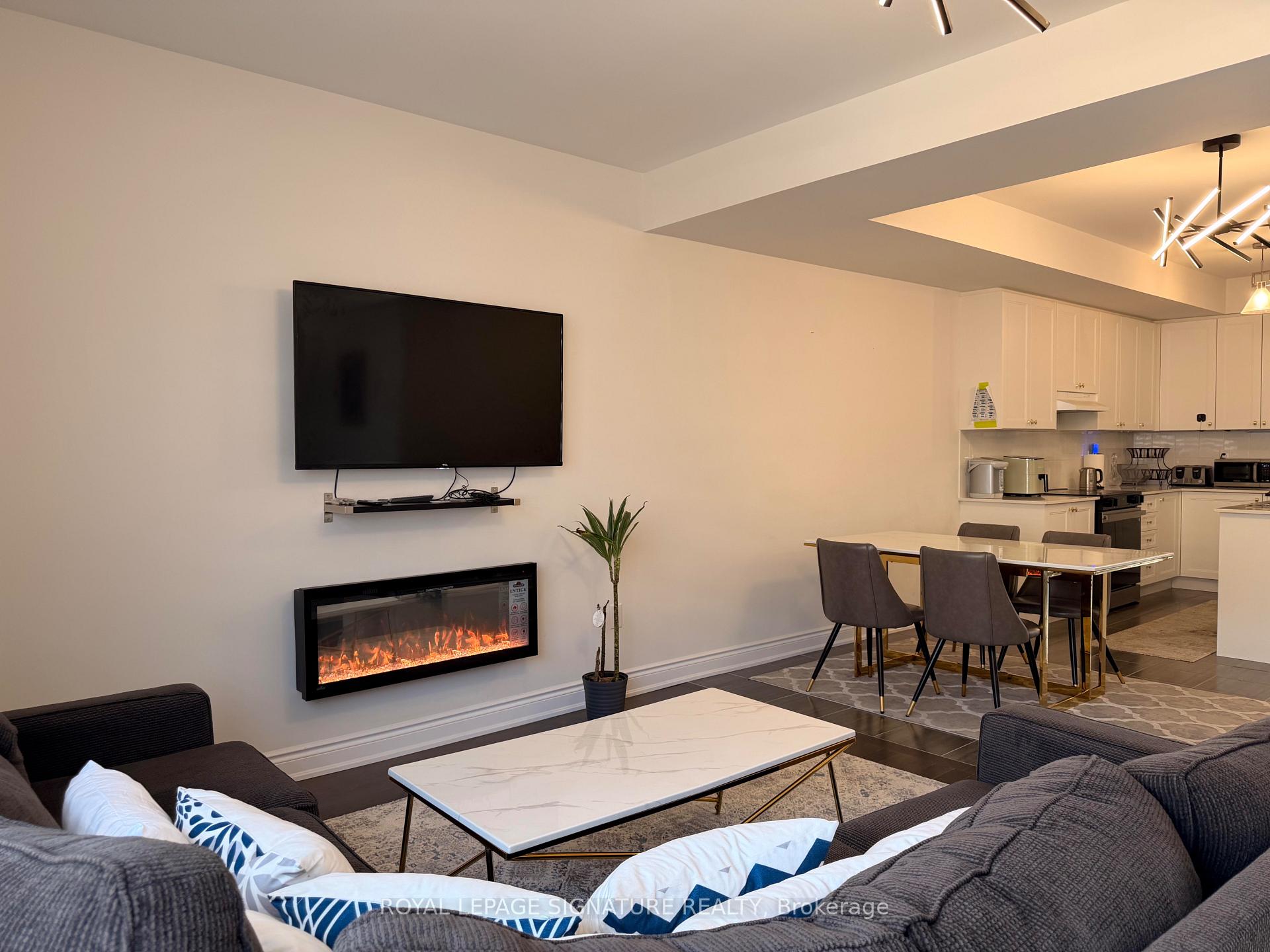 Photo 5 of 52 Tennant Circle, Vaughan, Vellore Village — HOMEH