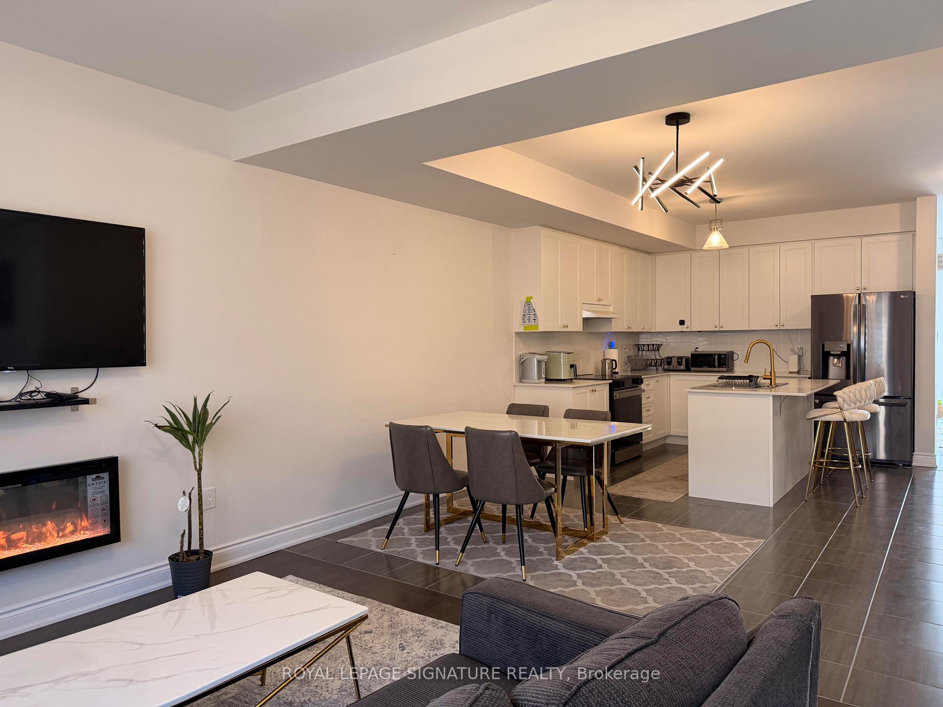 Photo 3 of 52 Tennant Circle, Vaughan, Vellore Village — HOMEH