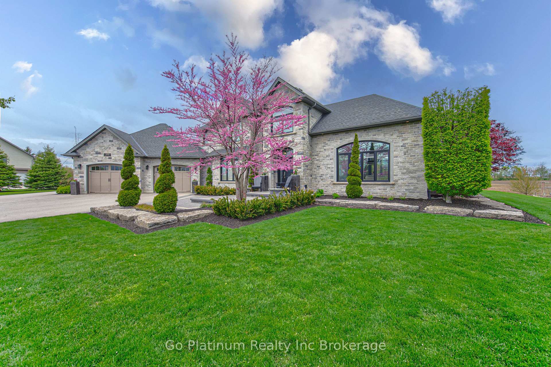 Photo 4 of 100 Deer Crescent, Norwich, Burgessville — HOMEH