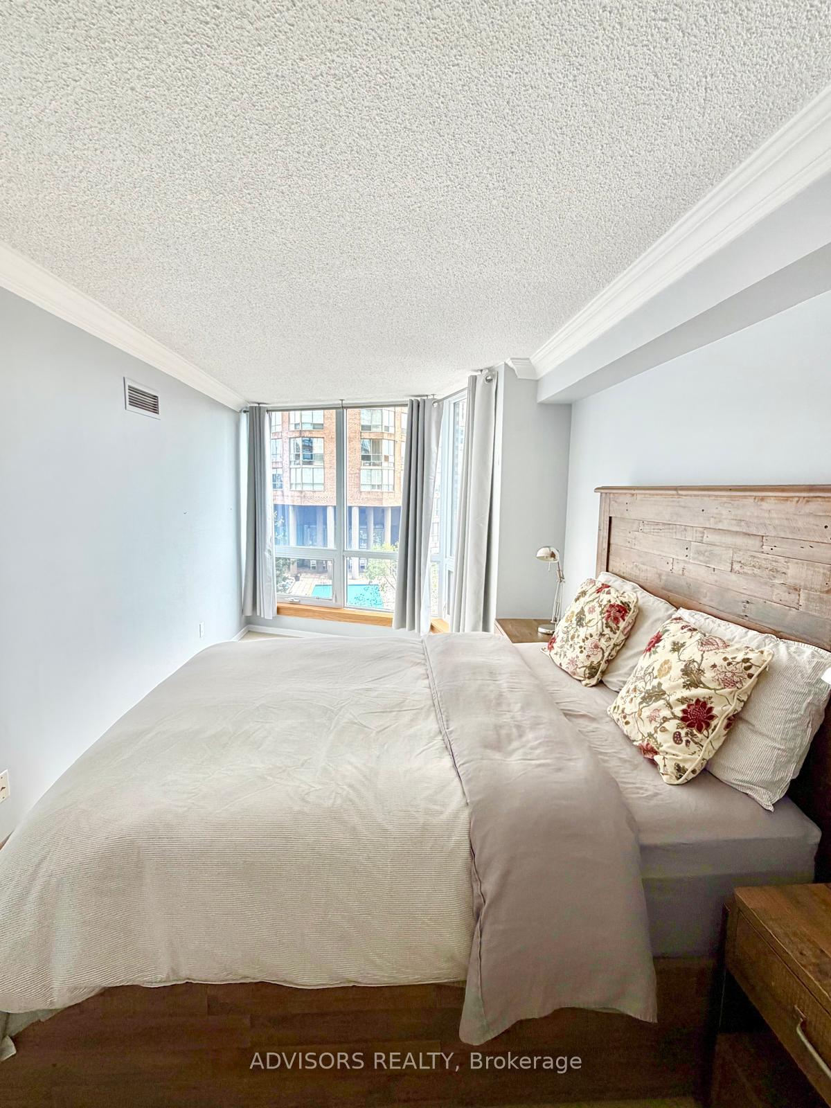 Photo 9 of Unit 807, 1055 Bay Street, Toronto, Bay Street Corridor — HOMEH