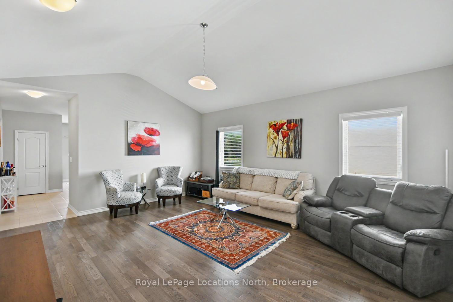 Photo 5 of 214 Springfield Crescent, Clearview, Stayner — HOMEH