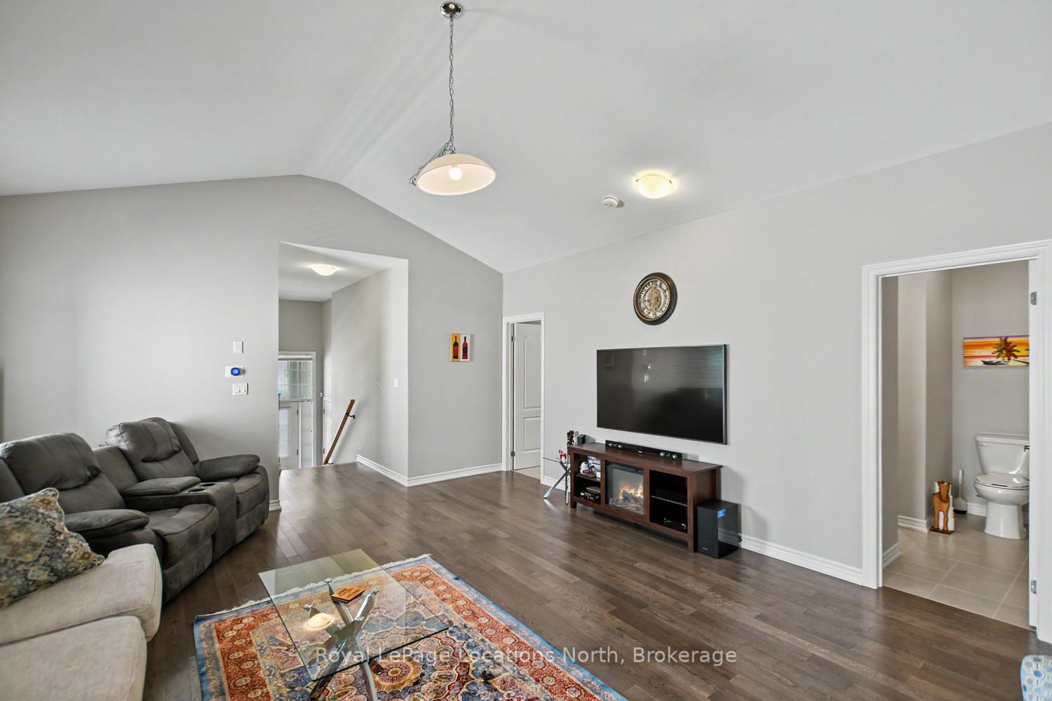 Photo 8 of 214 Springfield Crescent, Clearview, Stayner — HOMEH