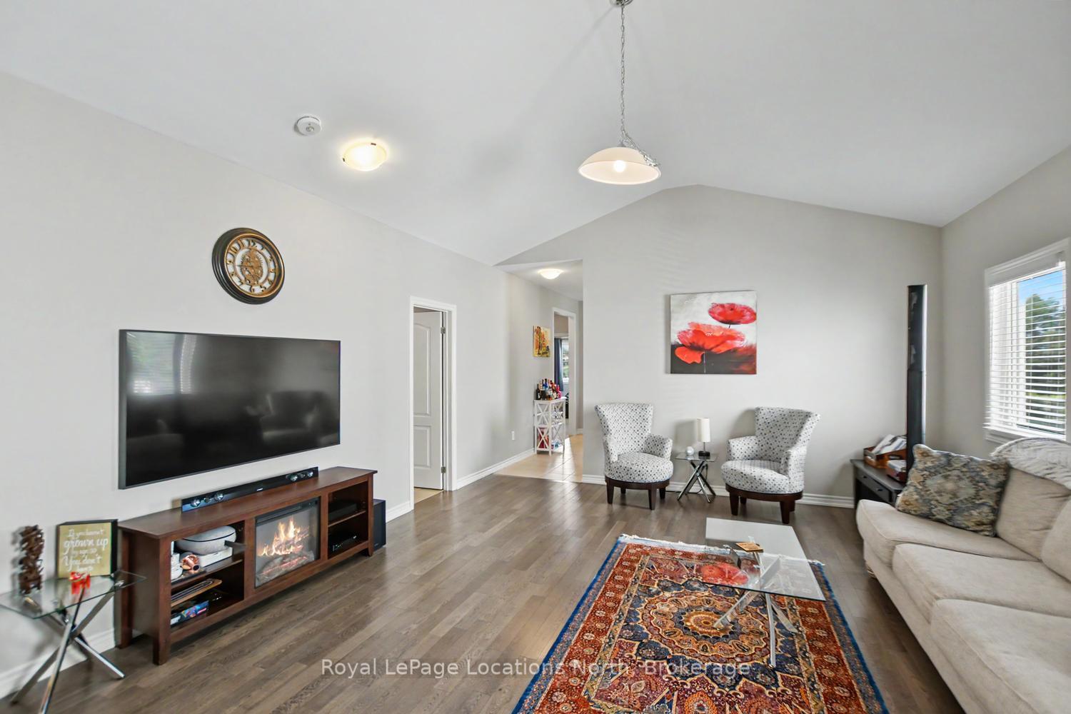 Photo 9 of 214 Springfield Crescent, Clearview, Stayner — HOMEH