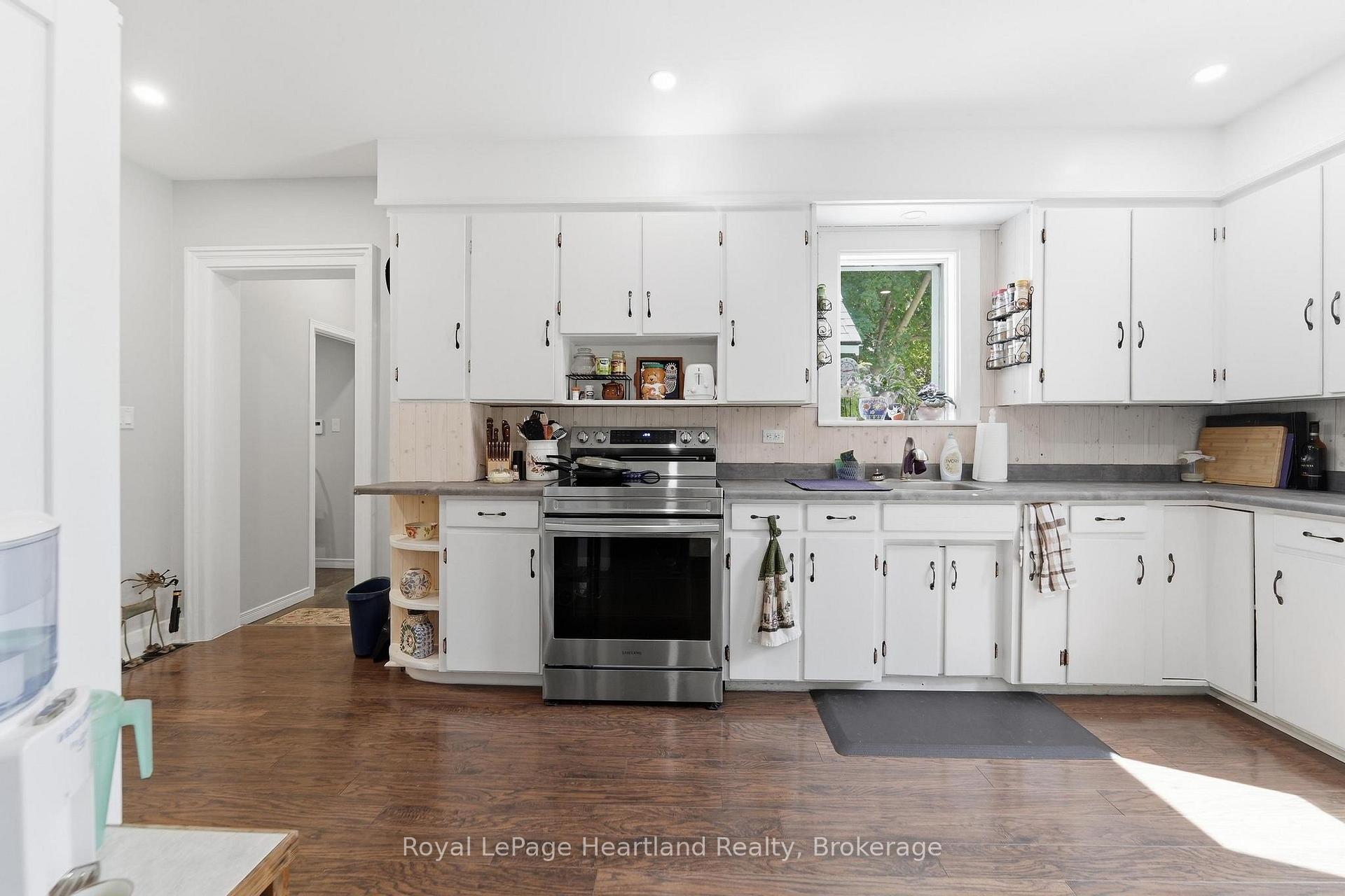 Photo 9 of 131 Rattenbury Street W, Central Huron, Clinton — HOMEH
