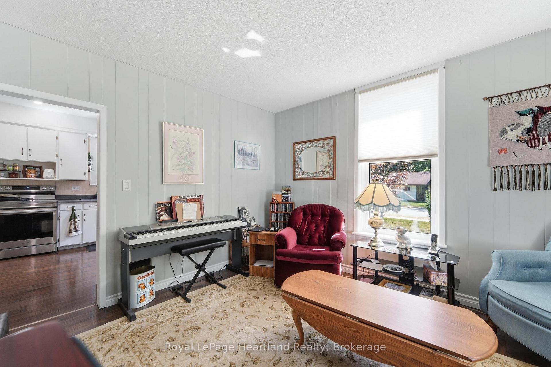 Photo 20 of 131 Rattenbury Street W, Central Huron, Clinton — HOMEH