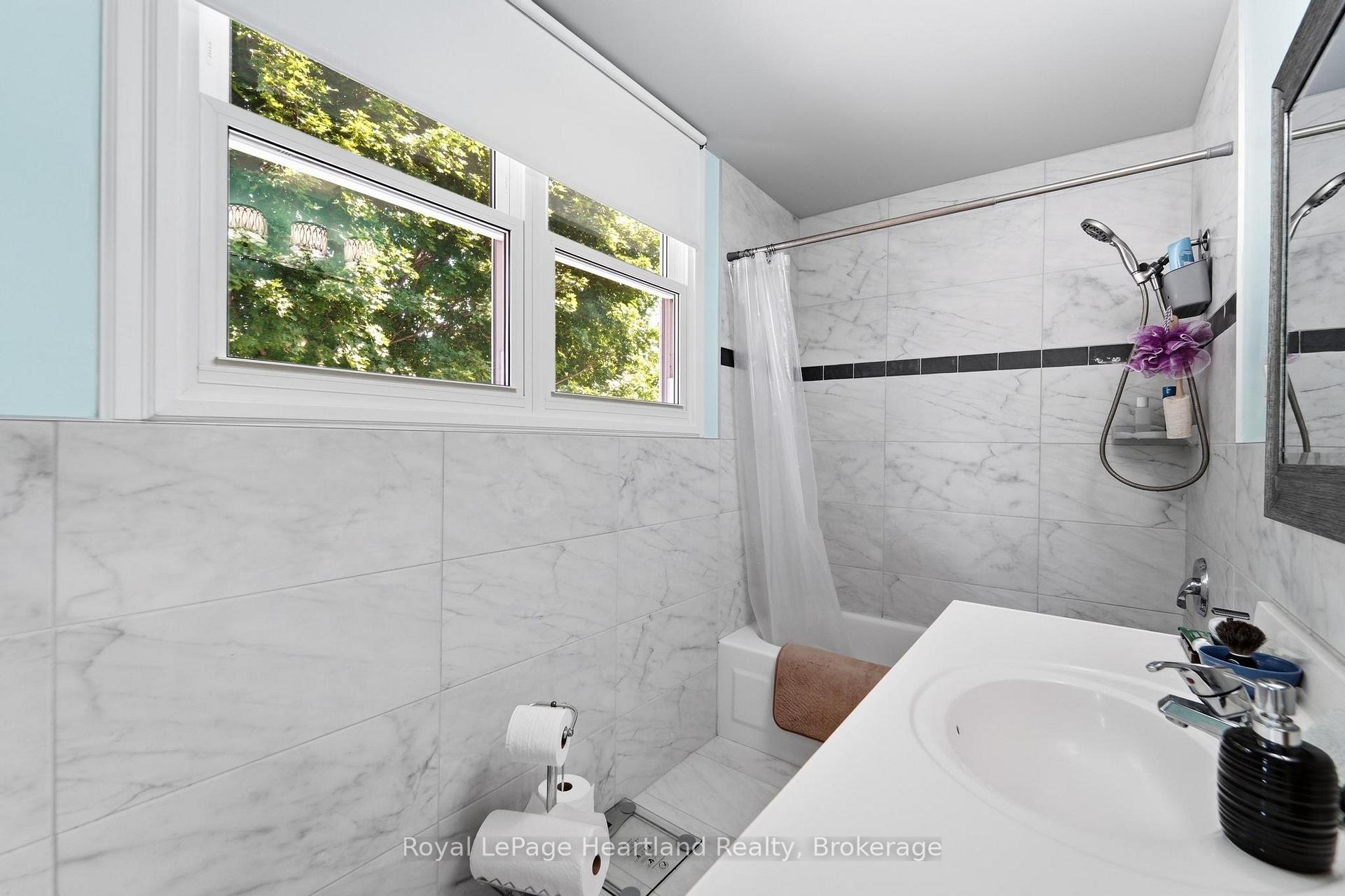 Photo 25 of 131 Rattenbury Street W, Central Huron, Clinton — HOMEH
