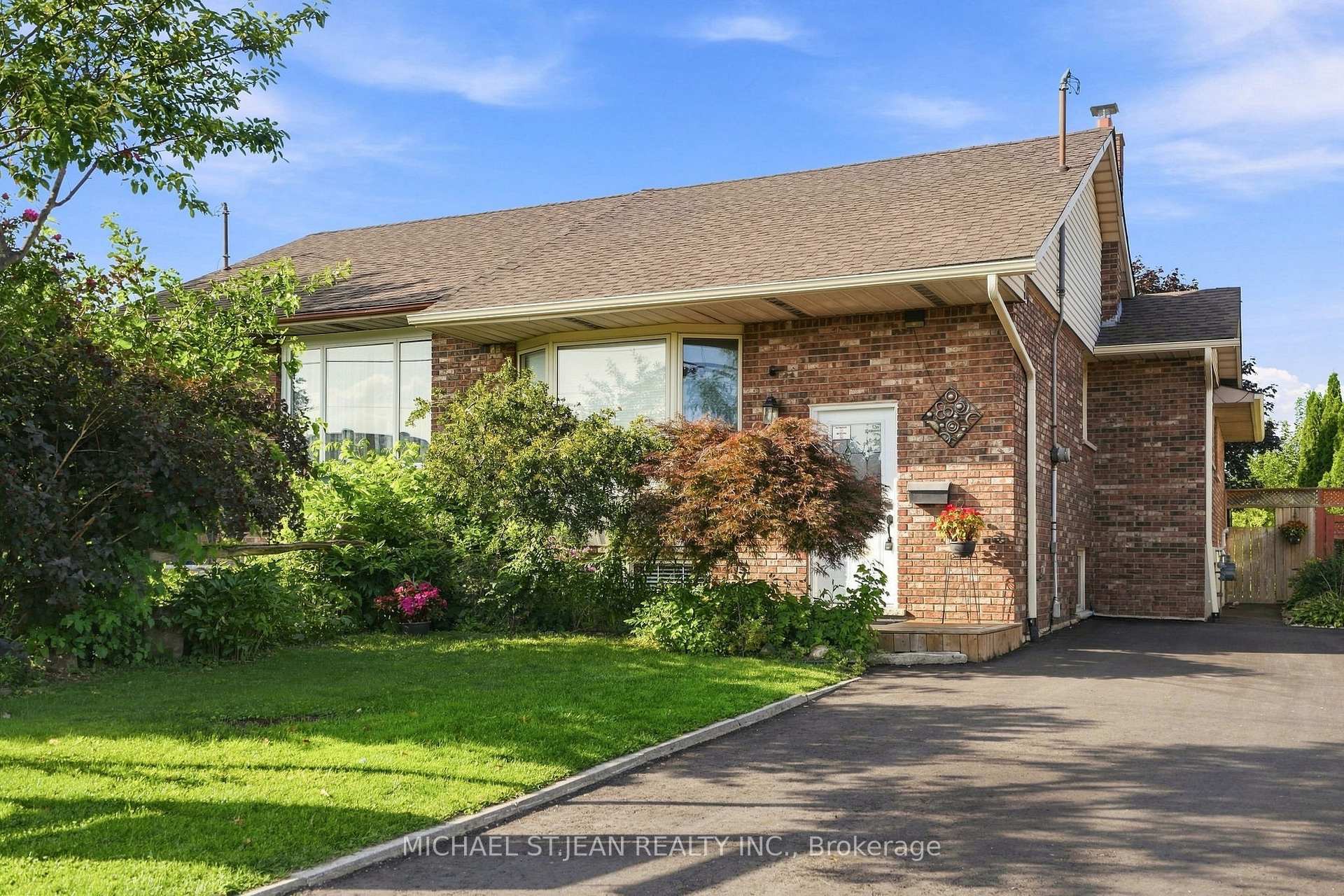 Photo 2 of 50 Adis Avenue, Hamilton, Gurnett — HOMEH