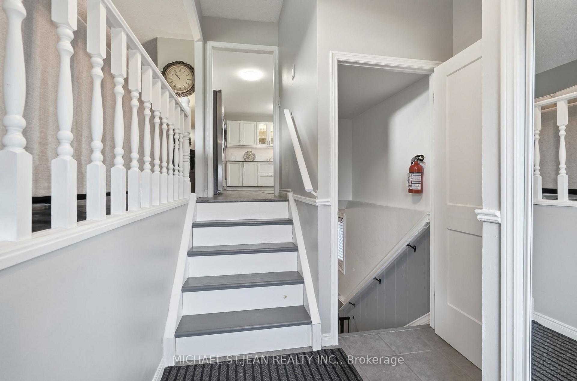 Photo 5 of 50 Adis Avenue, Hamilton, Gurnett — HOMEH