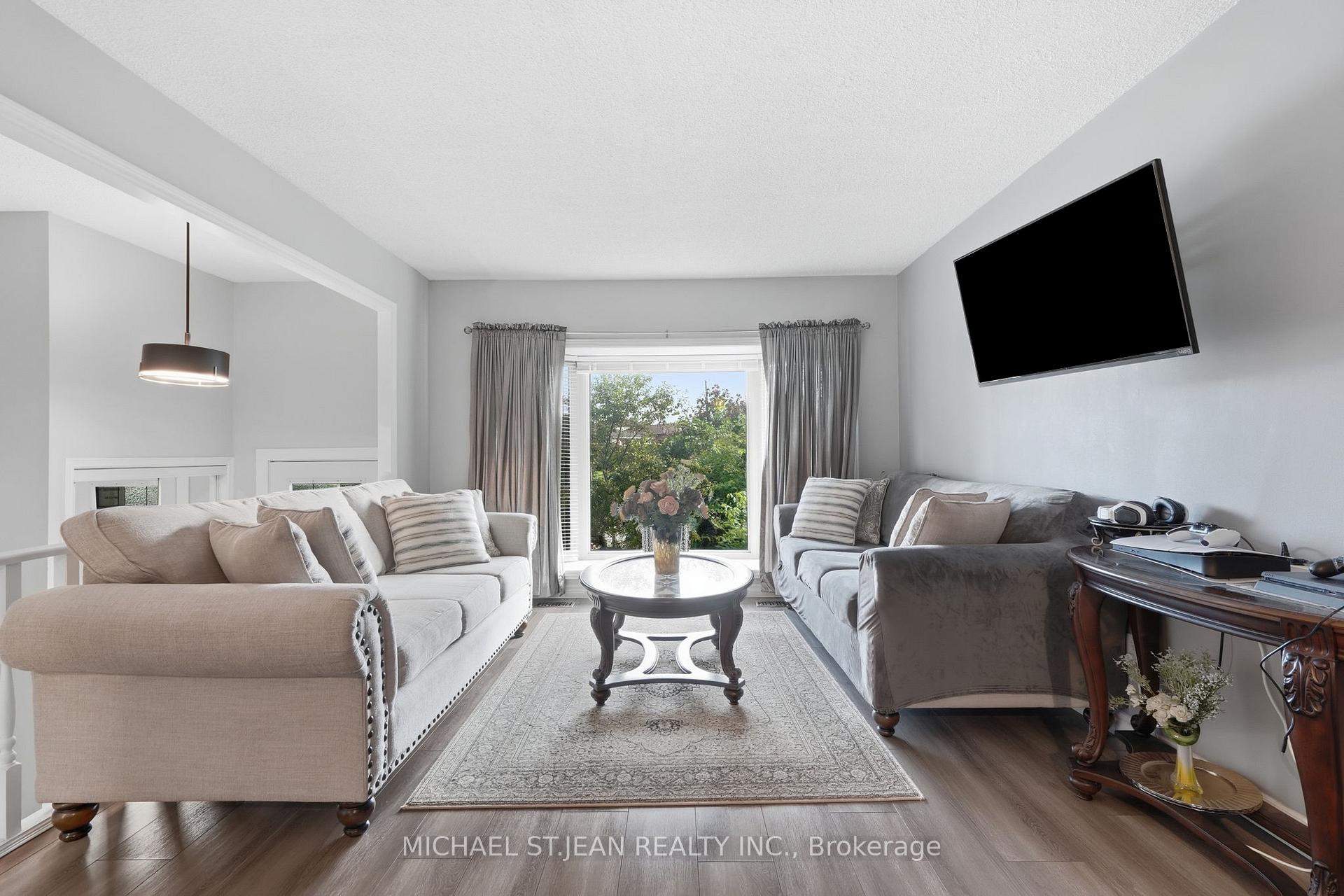 Photo 6 of 50 Adis Avenue, Hamilton, Gurnett — HOMEH
