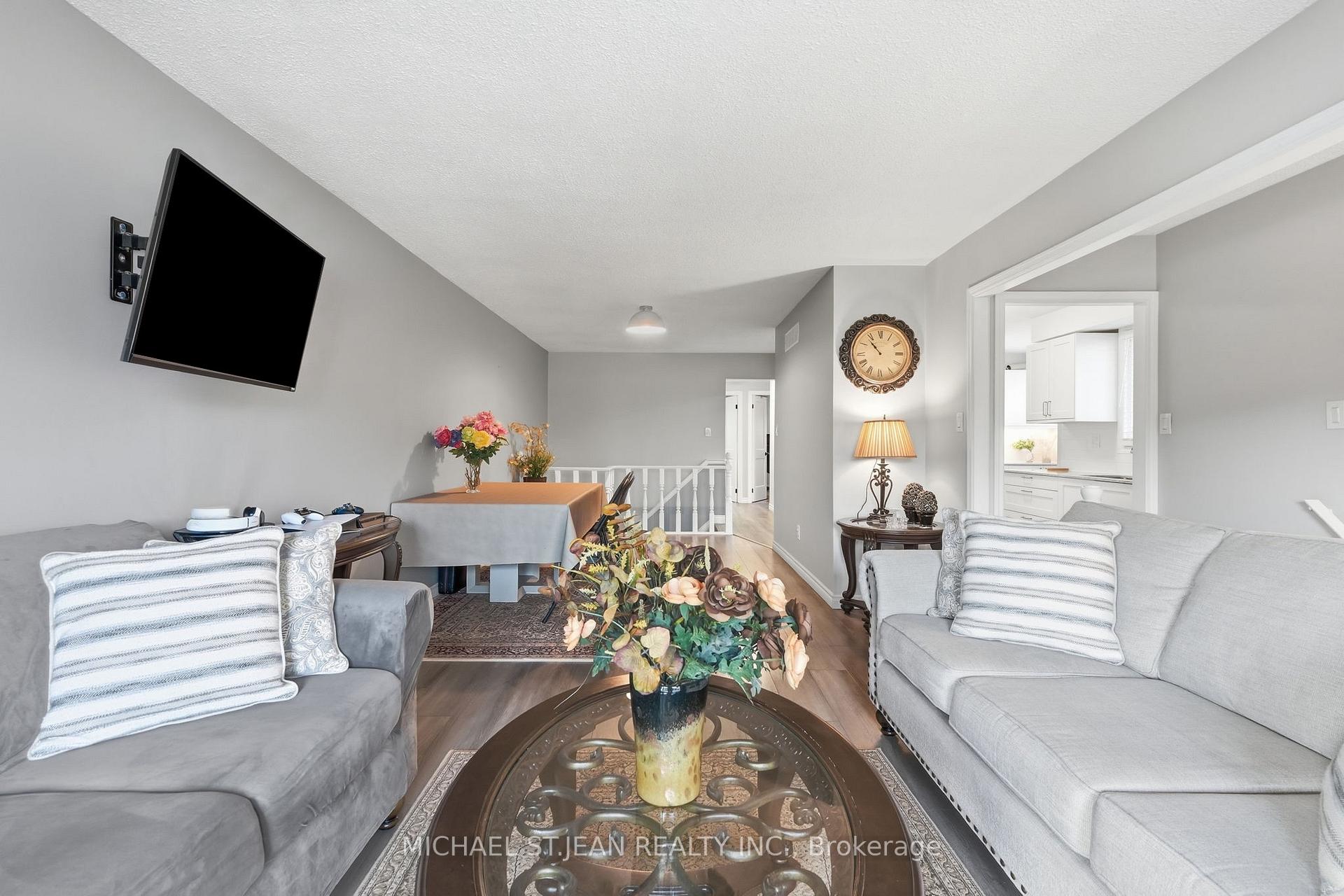 Photo 7 of 50 Adis Avenue, Hamilton, Gurnett — HOMEH