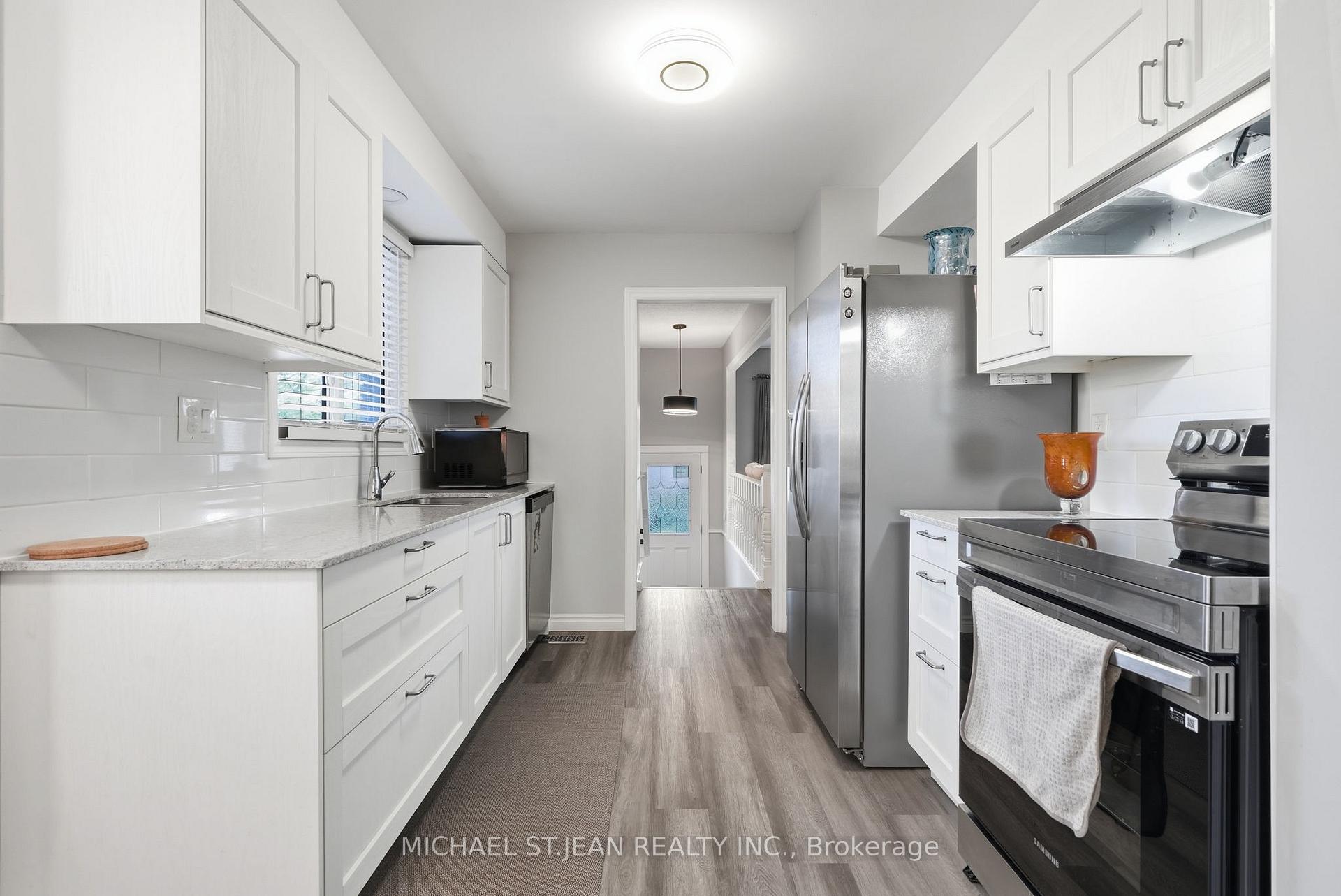 Photo 12 of 50 Adis Avenue, Hamilton, Gurnett — HOMEH