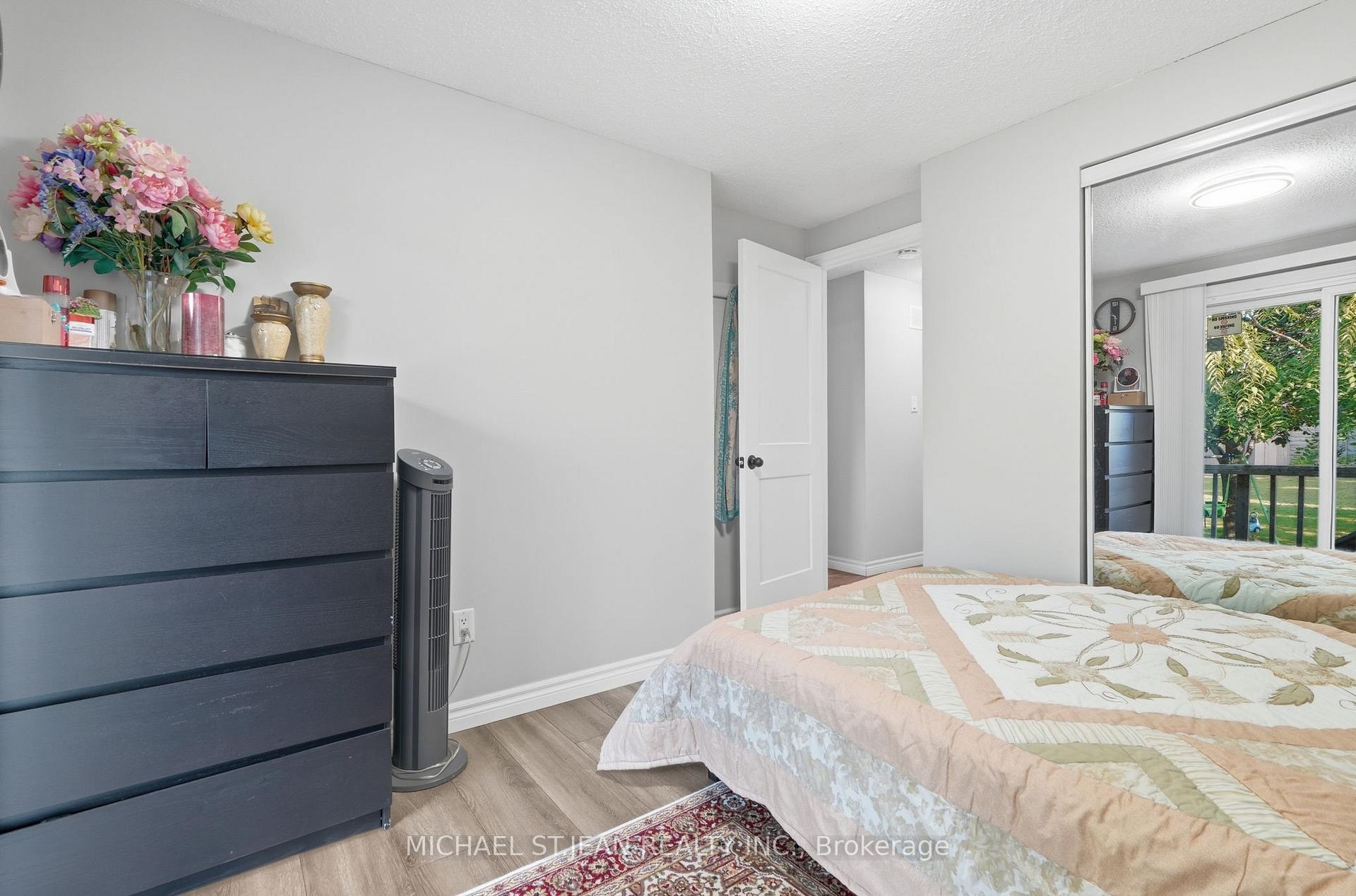 Photo 17 of 50 Adis Avenue, Hamilton, Gurnett — HOMEH