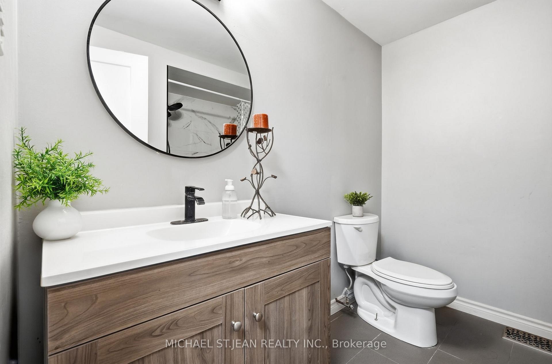 Photo 20 of 50 Adis Avenue, Hamilton, Gurnett — HOMEH