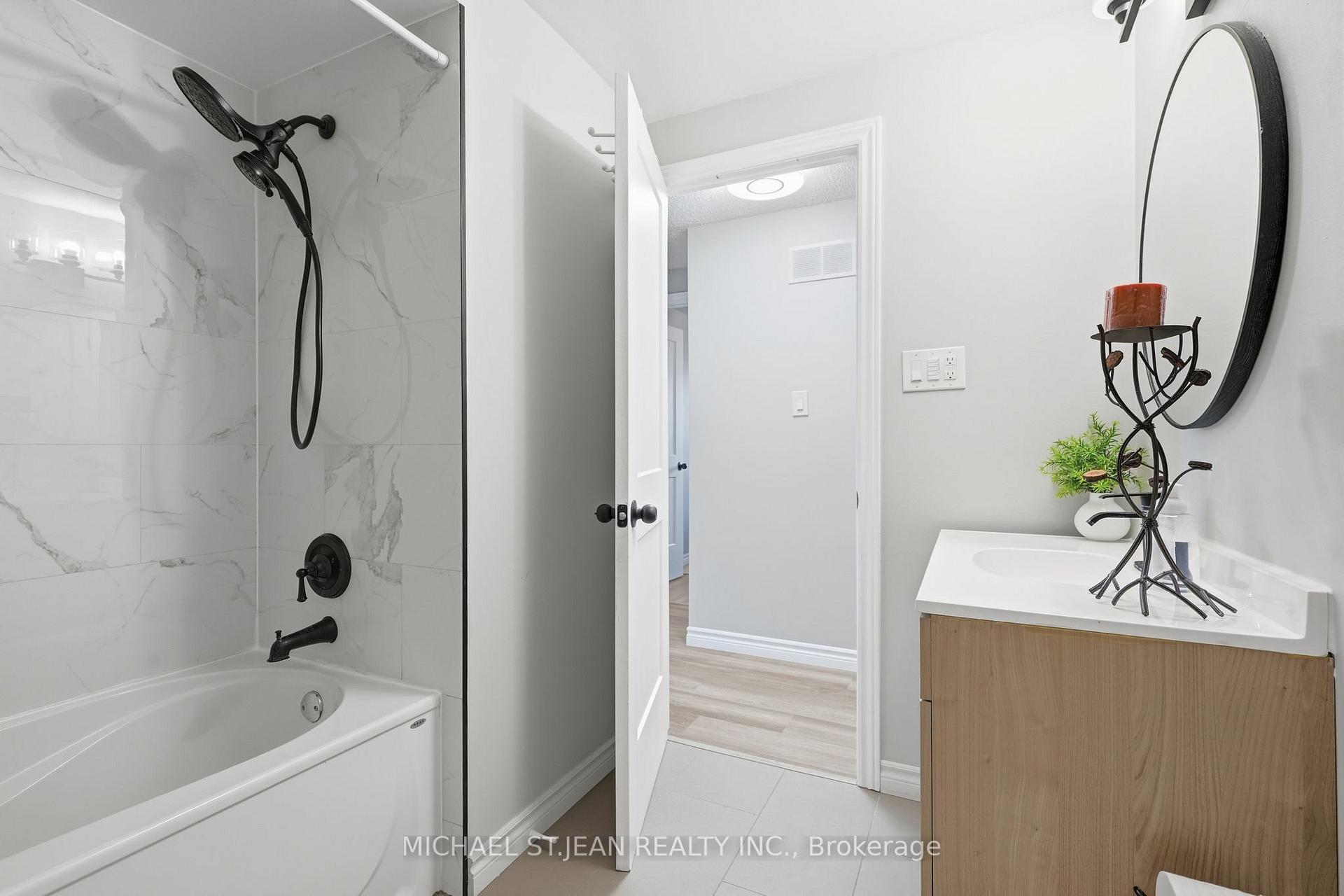 Photo 21 of 50 Adis Avenue, Hamilton, Gurnett — HOMEH