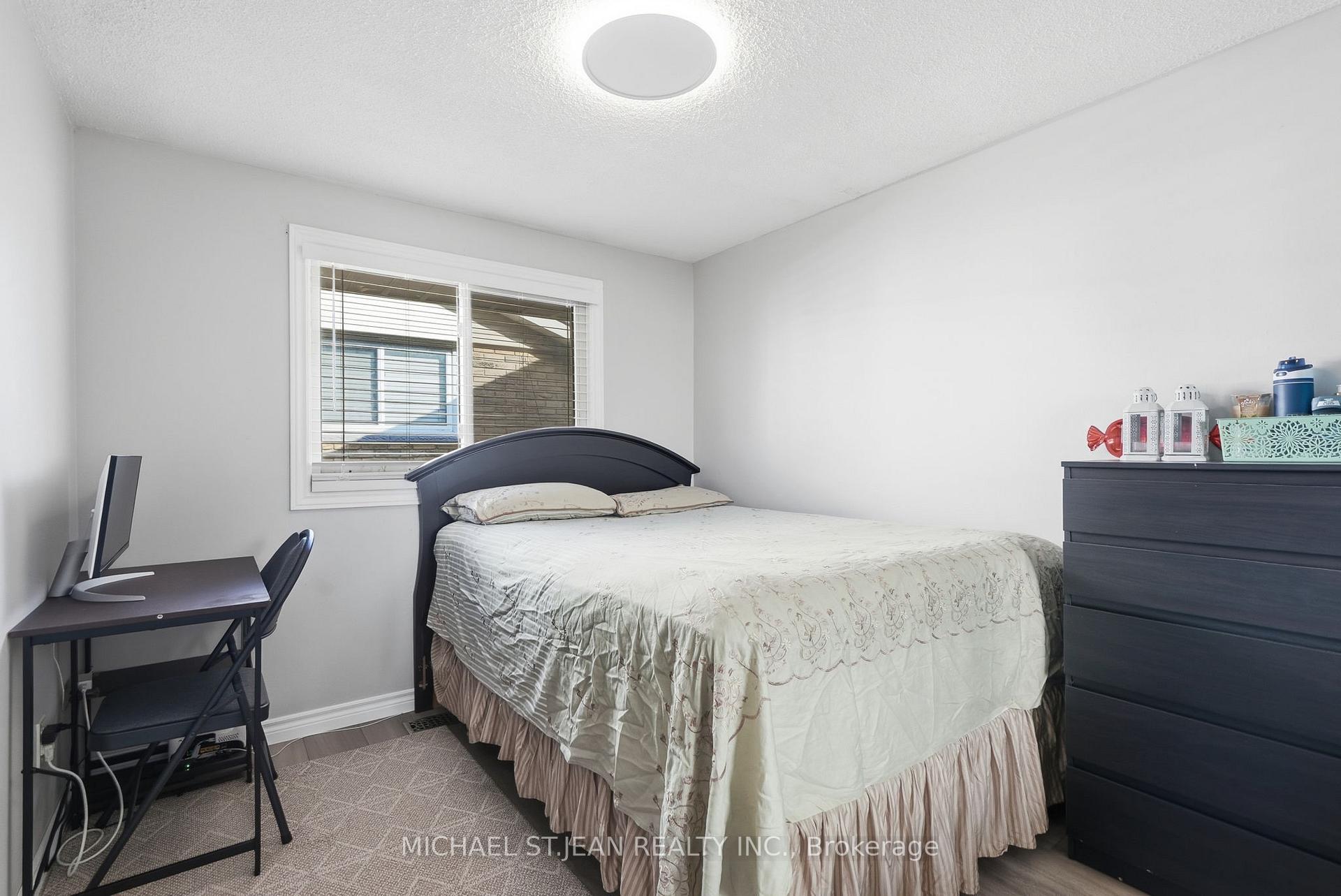Photo 25 of 50 Adis Avenue, Hamilton, Gurnett — HOMEH