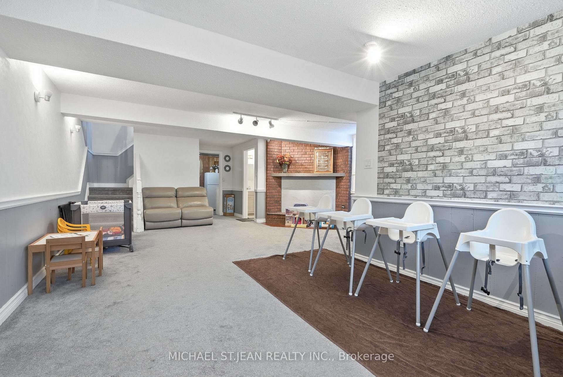 Photo 29 of 50 Adis Avenue, Hamilton, Gurnett — HOMEH
