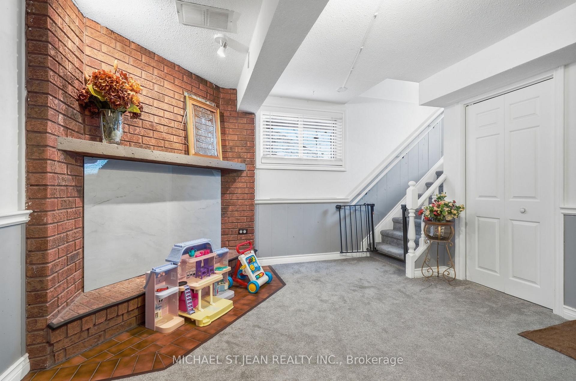 Photo 32 of 50 Adis Avenue, Hamilton, Gurnett — HOMEH