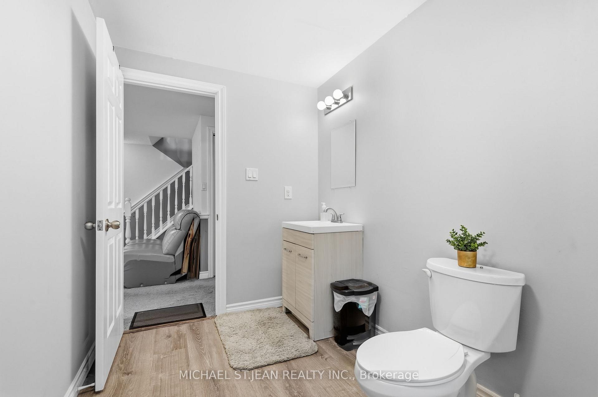 Photo 34 of 50 Adis Avenue, Hamilton, Gurnett — HOMEH