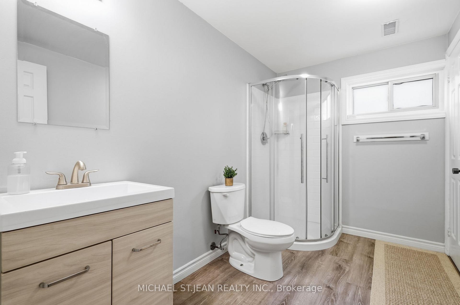 Photo 35 of 50 Adis Avenue, Hamilton, Gurnett — HOMEH