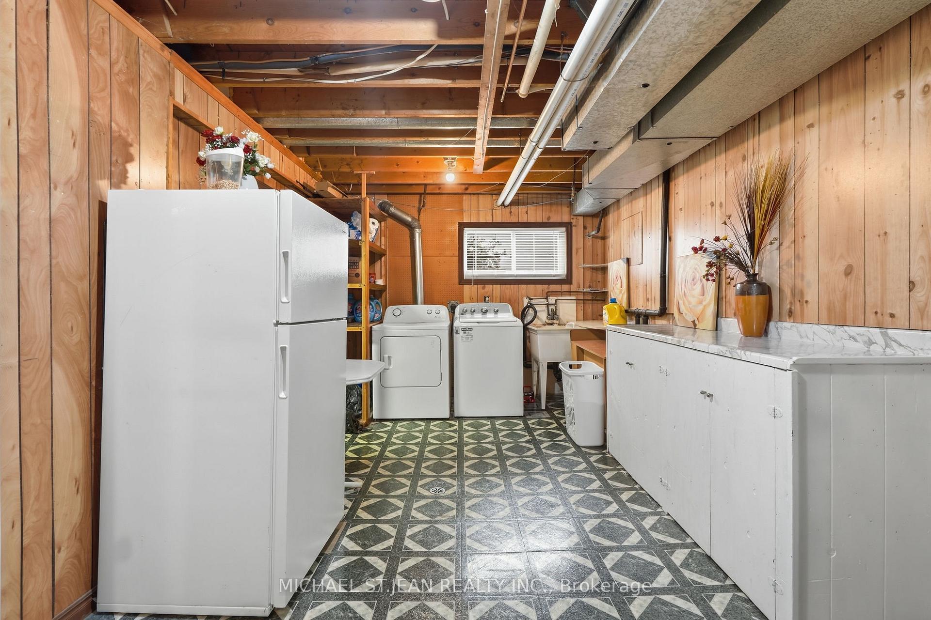 Photo 40 of 50 Adis Avenue, Hamilton, Gurnett — HOMEH