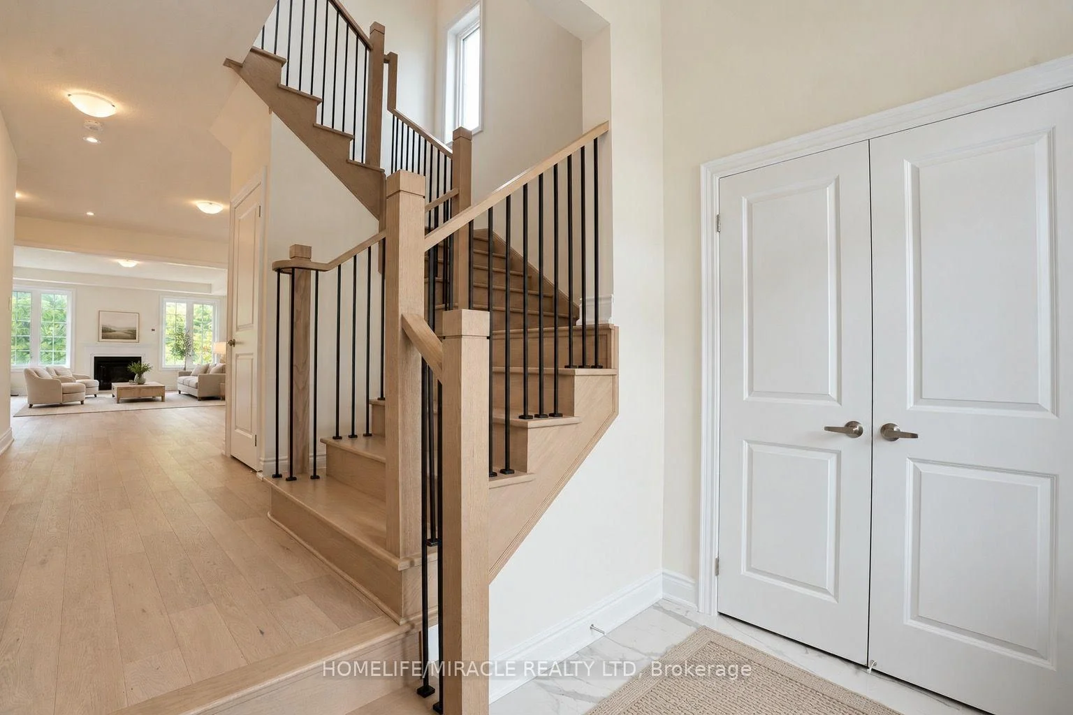 Photo 6 of 142 Antibes Drive, Brampton, Credit Valley — HOMEH