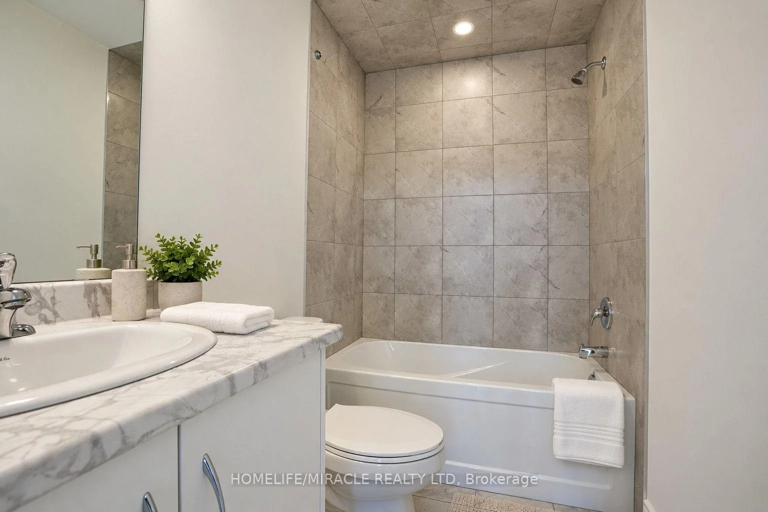 Photo 10 of 142 Antibes Drive, Brampton, Credit Valley — HOMEH
