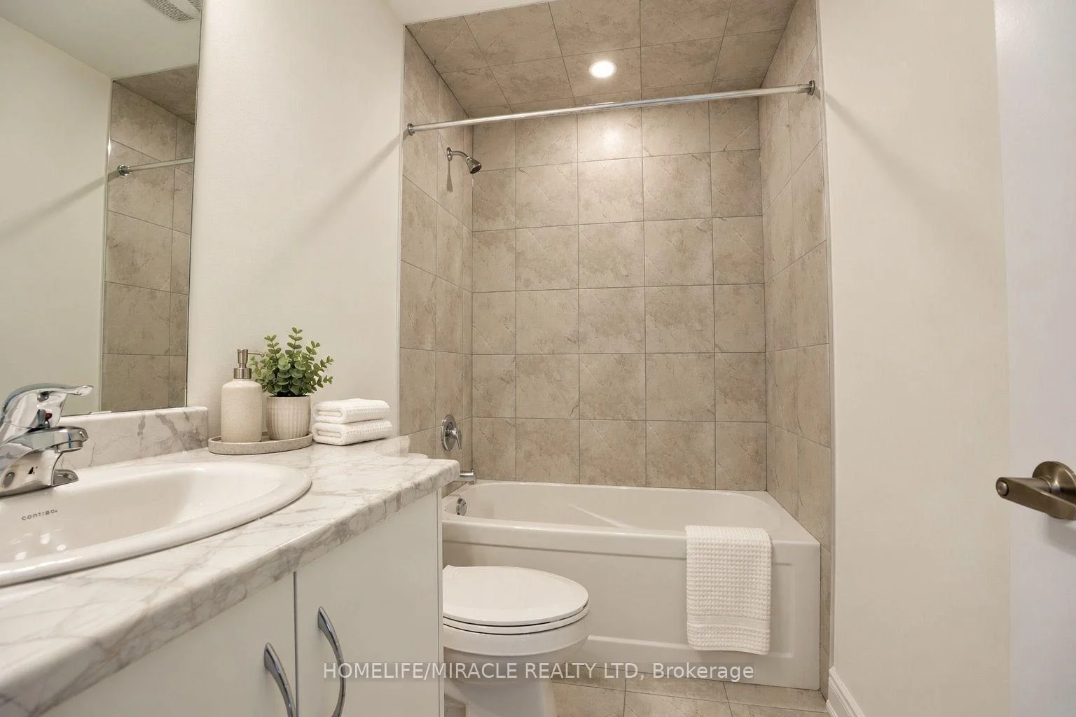 Photo 11 of 142 Antibes Drive, Brampton, Credit Valley — HOMEH