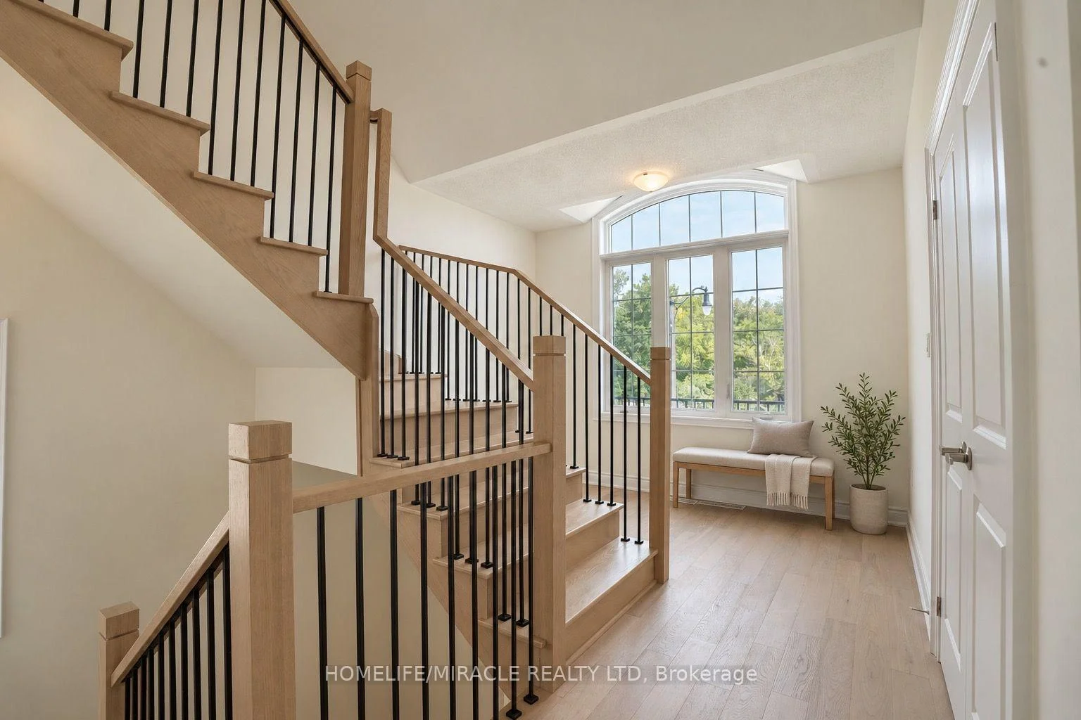 Photo 12 of 142 Antibes Drive, Brampton, Credit Valley — HOMEH