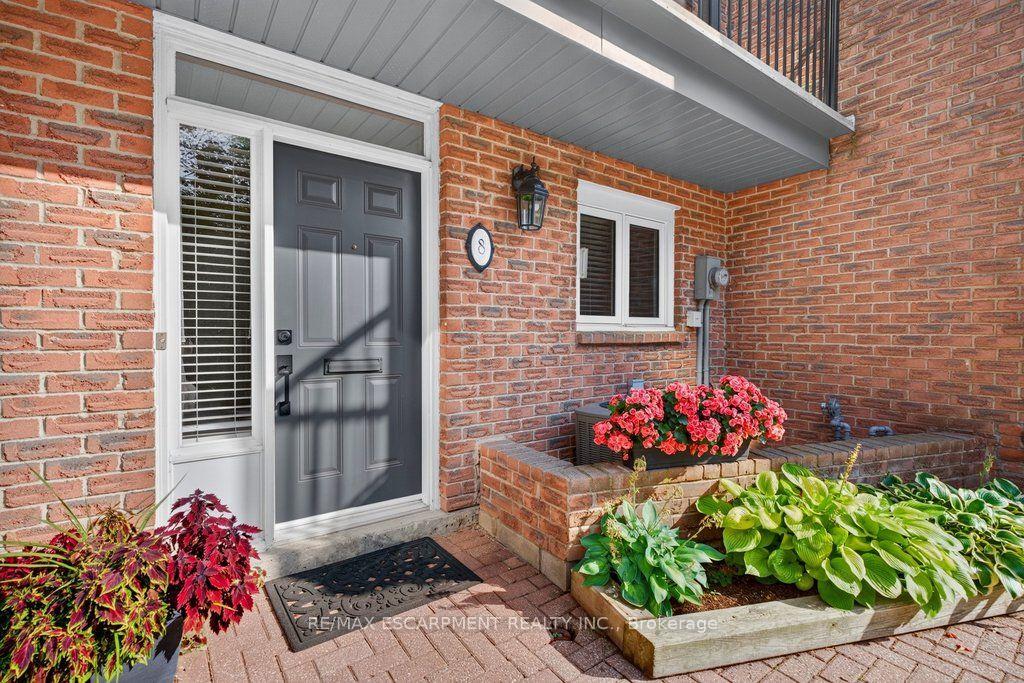 Photo 3 of Unit 8, 2136 Old Lakeshore Road, Burlington, Brant — HOMEH