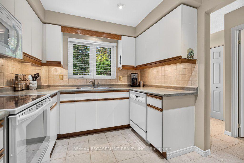 Photo 12 of Unit 8, 2136 Old Lakeshore Road, Burlington, Brant — HOMEH