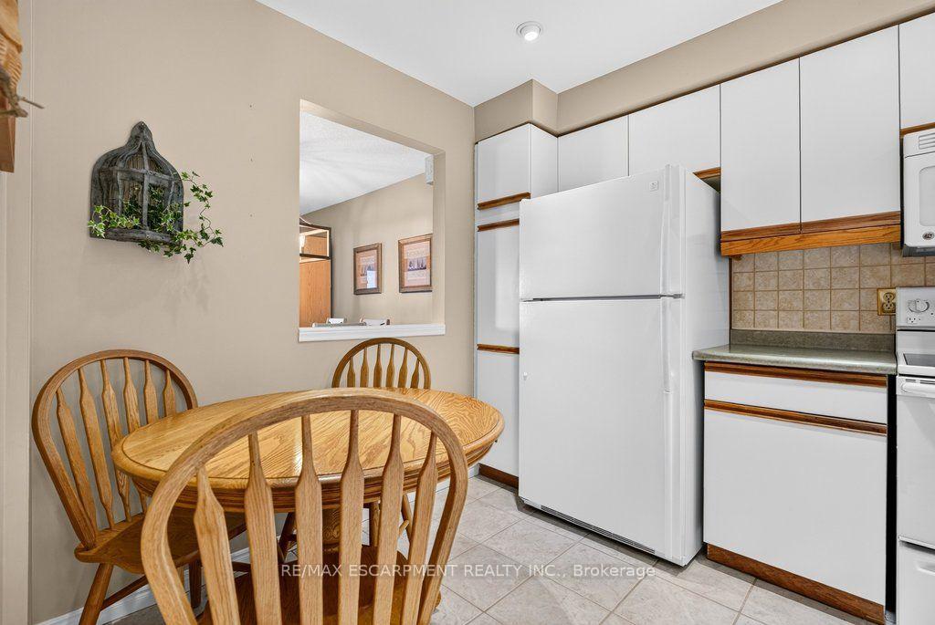 Photo 13 of Unit 8, 2136 Old Lakeshore Road, Burlington, Brant — HOMEH