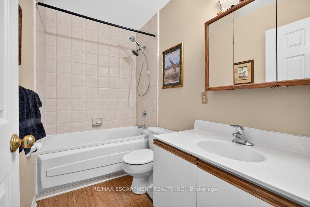 Photo 25 of Unit 8, 2136 Old Lakeshore Road, Burlington, Brant — HOMEH