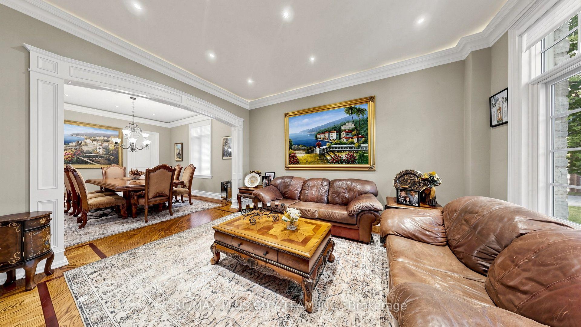 Photo 4 of 50 Bonnyview Drive, Etobicoke, Stonegate-Queensway — HOMEH