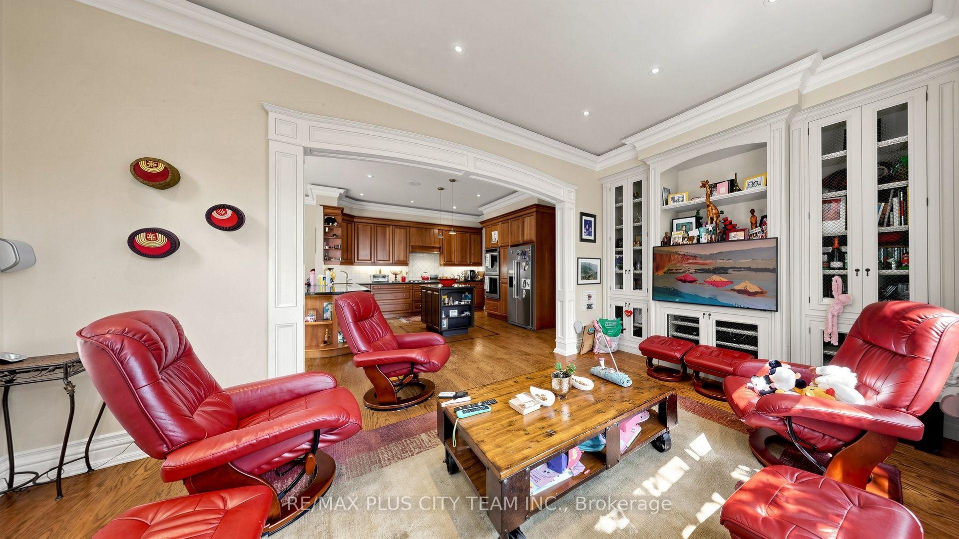 Photo 7 of 50 Bonnyview Drive, Etobicoke, Stonegate-Queensway — HOMEH
