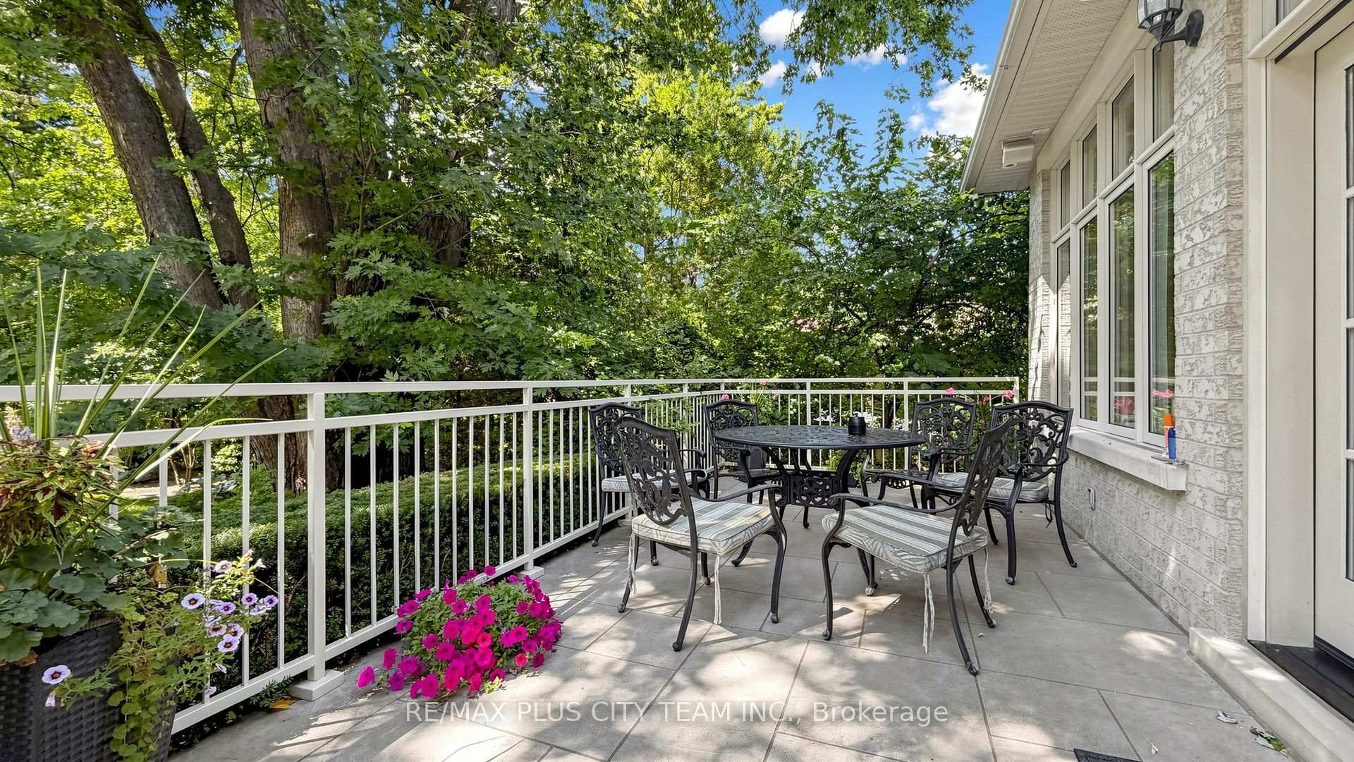 Photo 12 of 50 Bonnyview Drive, Etobicoke, Stonegate-Queensway — HOMEH