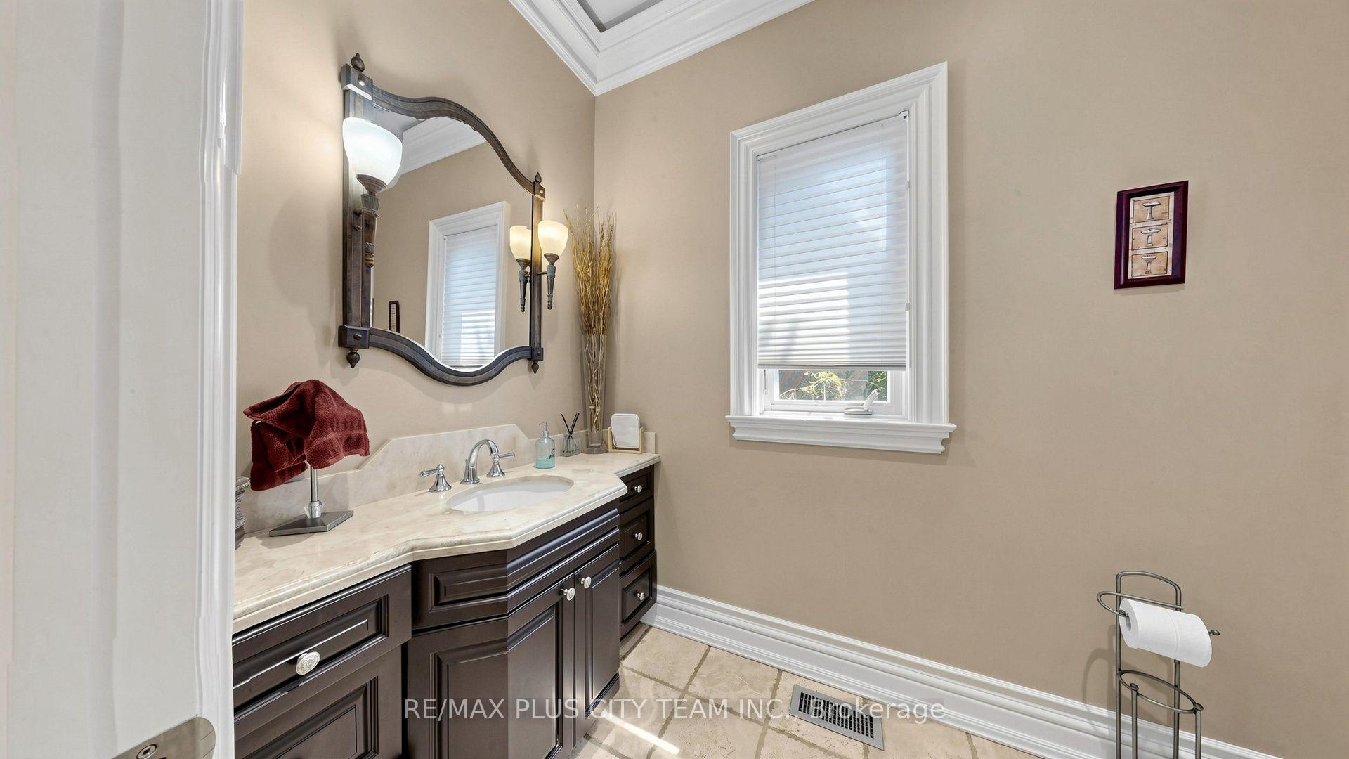 Photo 13 of 50 Bonnyview Drive, Etobicoke, Stonegate-Queensway — HOMEH