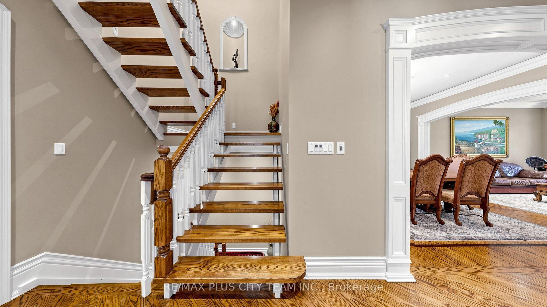 Photo 14 of 50 Bonnyview Drive, Etobicoke, Stonegate-Queensway — HOMEH