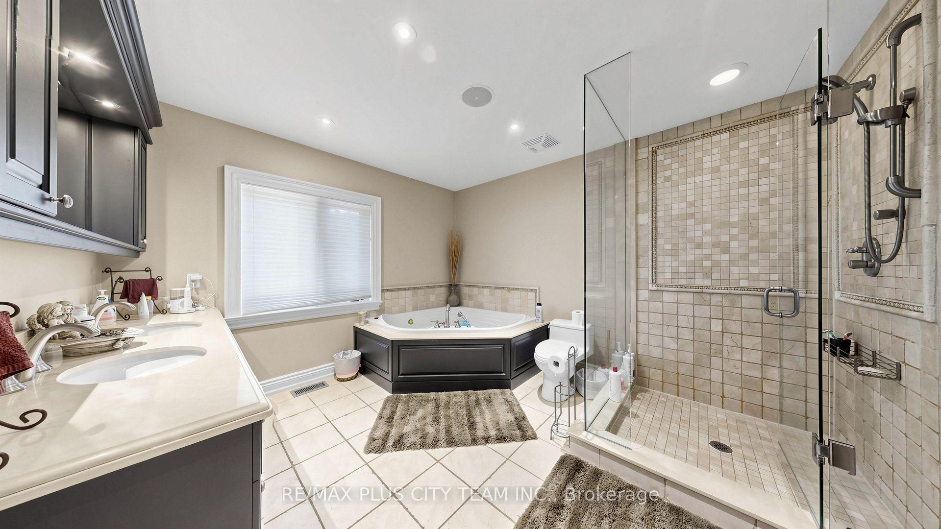 Photo 19 of 50 Bonnyview Drive, Etobicoke, Stonegate-Queensway — HOMEH