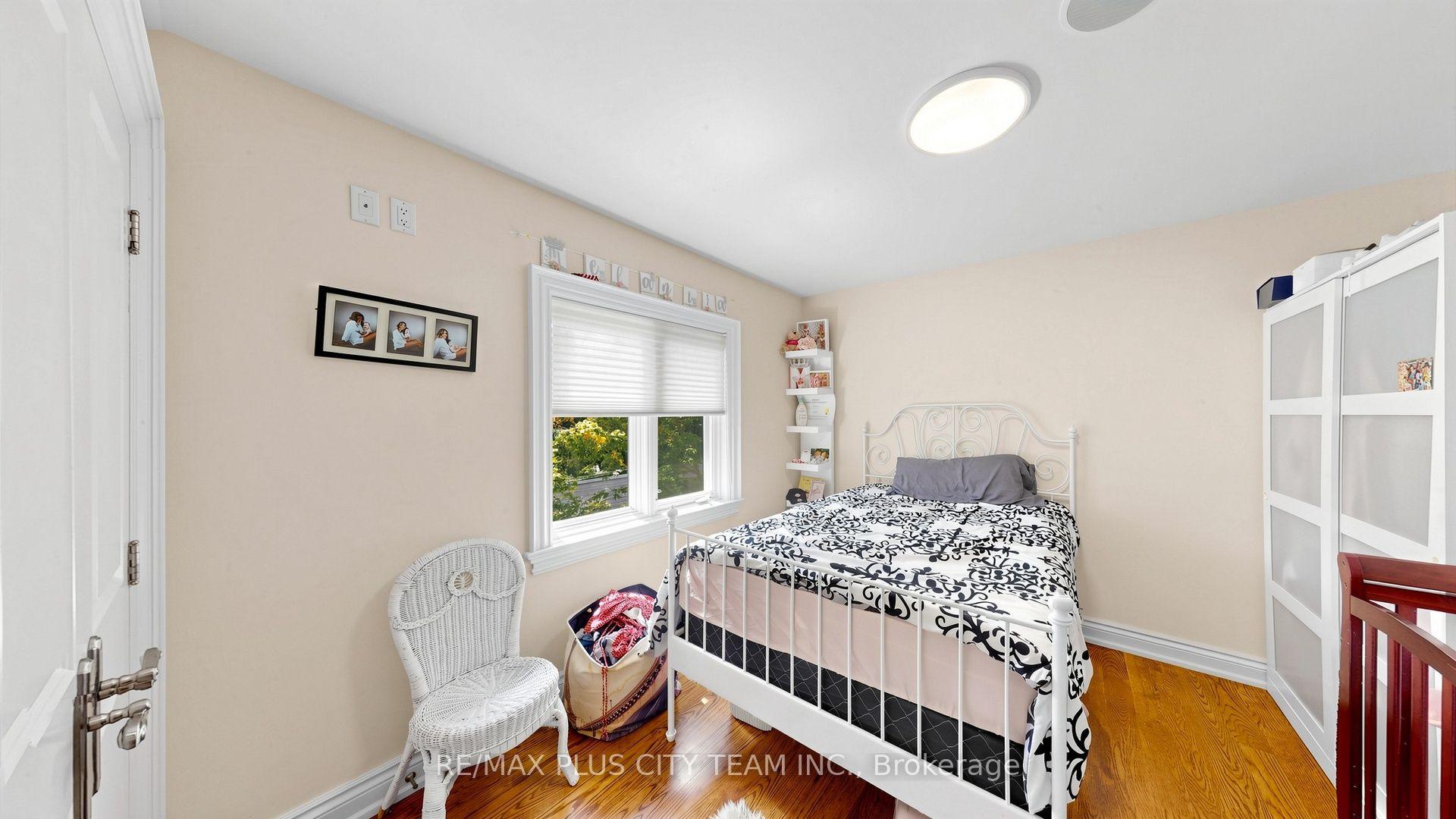 Photo 21 of 50 Bonnyview Drive, Etobicoke, Stonegate-Queensway — HOMEH