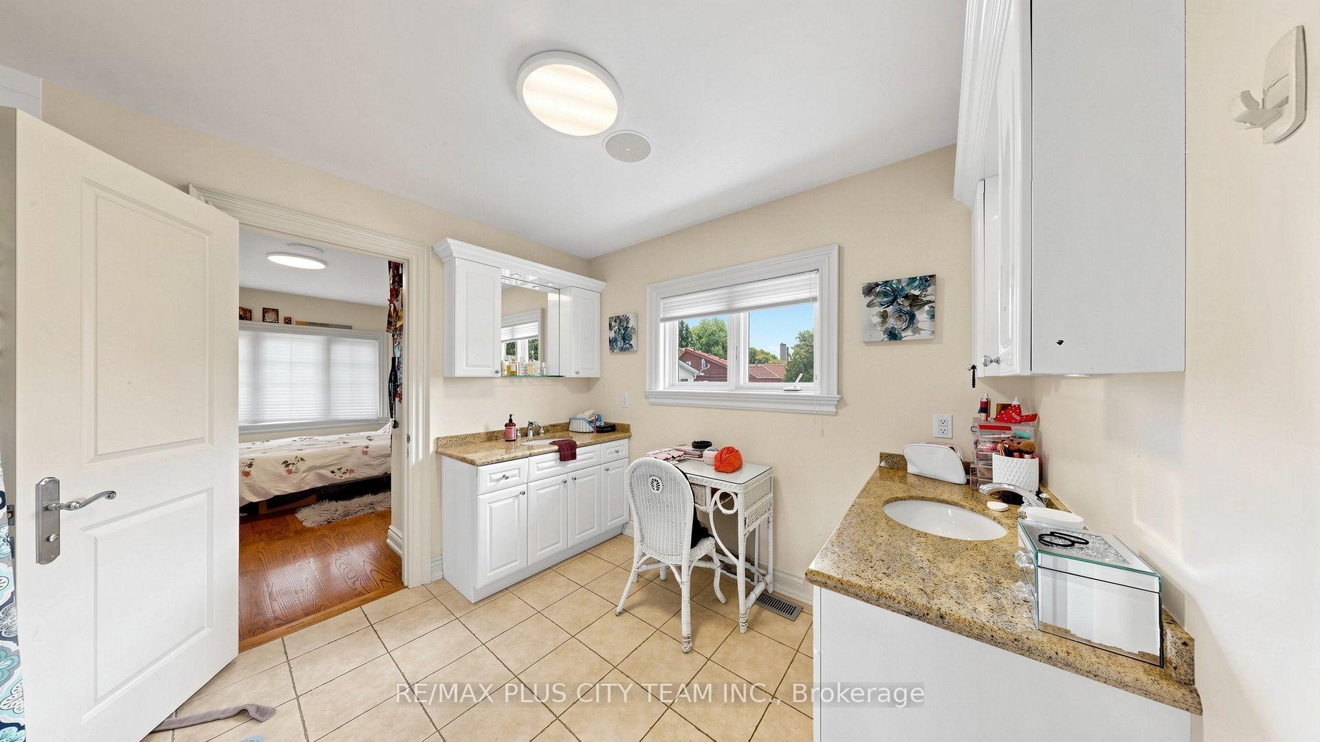 Photo 22 of 50 Bonnyview Drive, Etobicoke, Stonegate-Queensway — HOMEH
