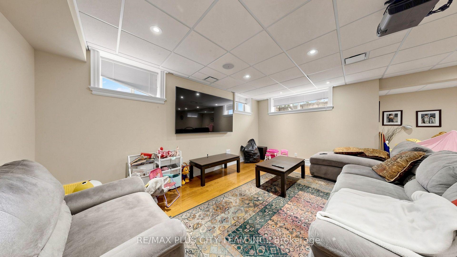 Photo 31 of 50 Bonnyview Drive, Etobicoke, Stonegate-Queensway — HOMEH