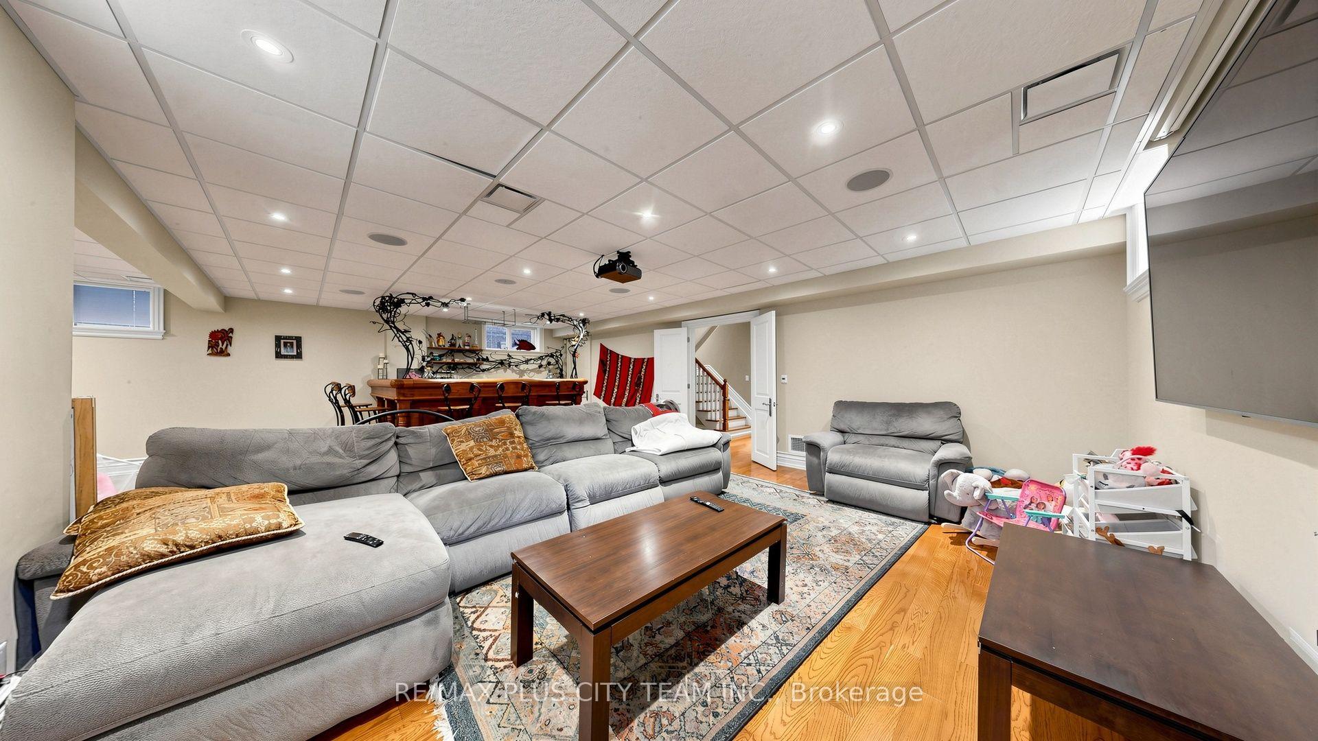 Photo 32 of 50 Bonnyview Drive, Etobicoke, Stonegate-Queensway — HOMEH