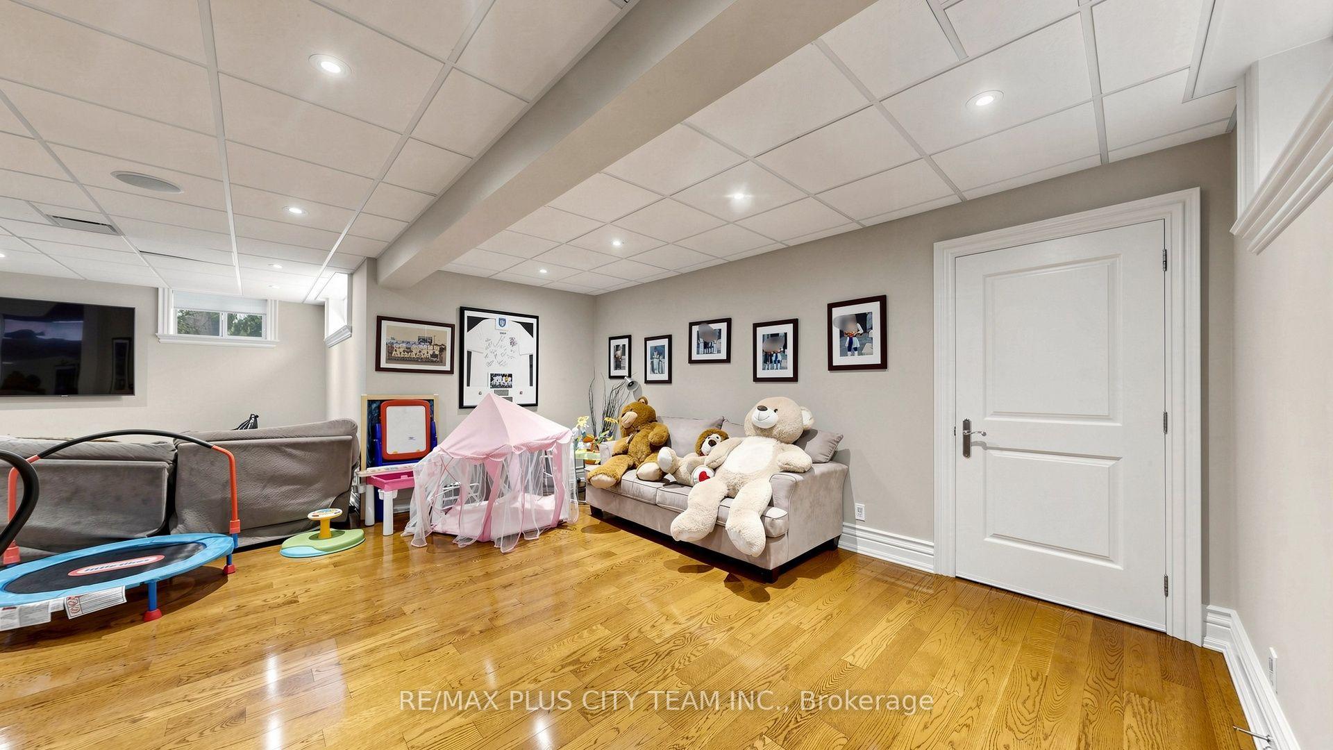 Photo 33 of 50 Bonnyview Drive, Etobicoke, Stonegate-Queensway — HOMEH