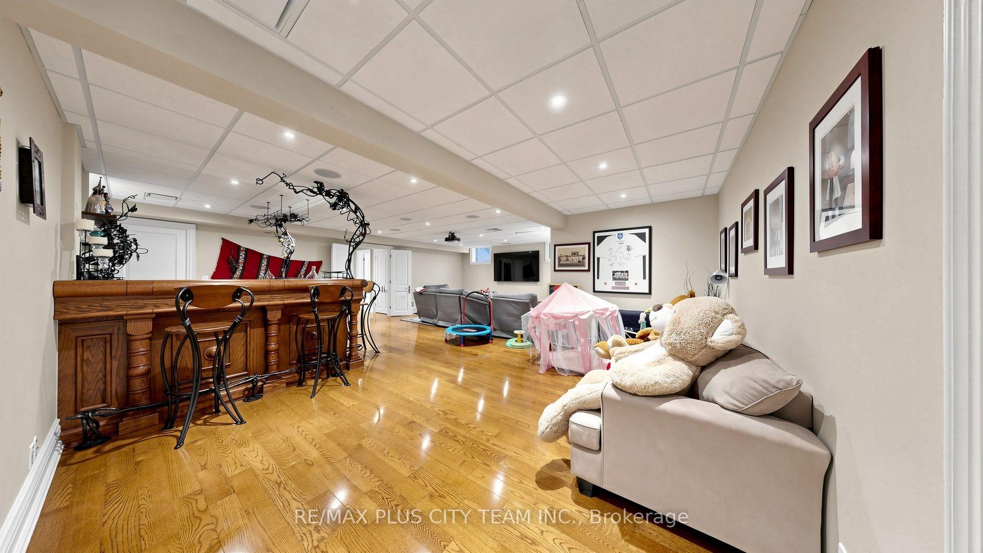 Photo 34 of 50 Bonnyview Drive, Etobicoke, Stonegate-Queensway — HOMEH