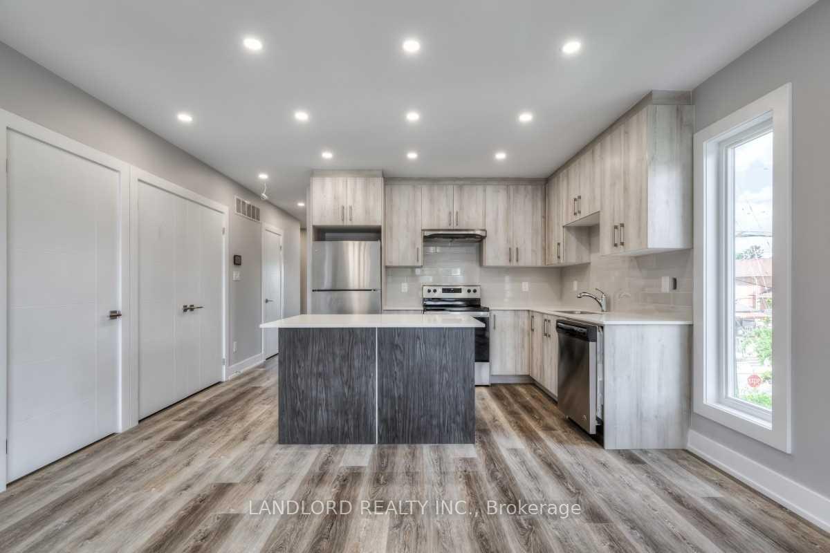 Photo 2 of Unit 3, 53 Rockcliffe Boulevard, Toronto, Rockcliffe-Smythe — HOMEH