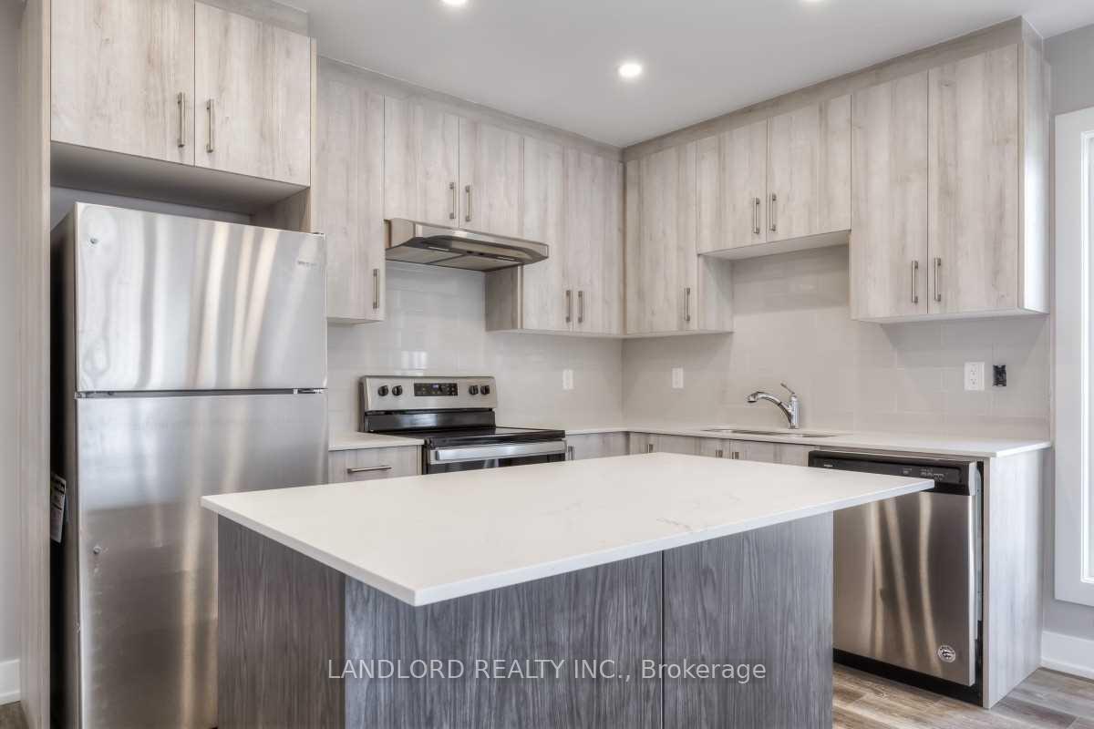 Photo 4 of Unit 3, 53 Rockcliffe Boulevard, Toronto, Rockcliffe-Smythe — HOMEH