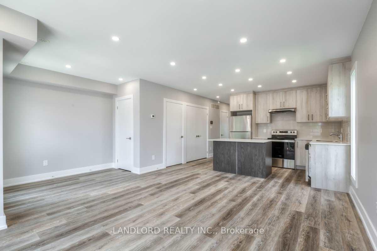 Photo 5 of Unit 3, 53 Rockcliffe Boulevard, Toronto, Rockcliffe-Smythe — HOMEH