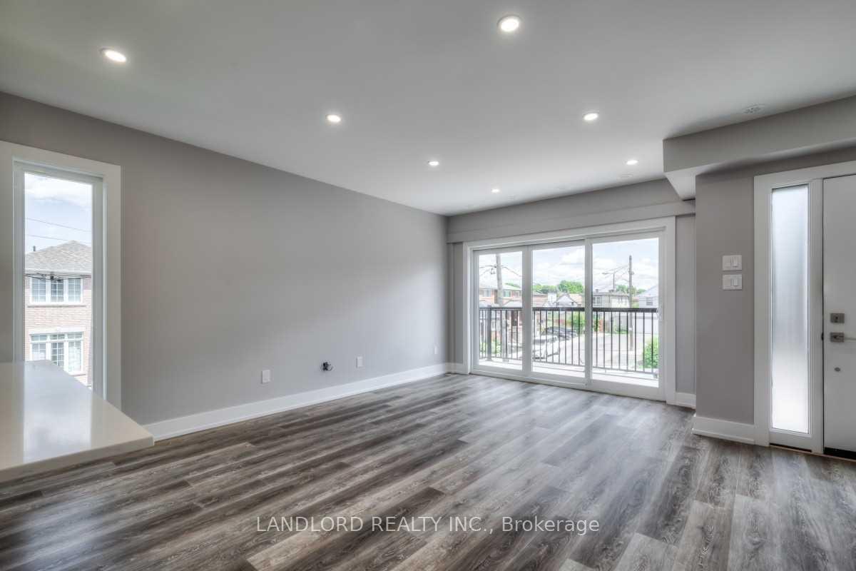 Photo 6 of Unit 3, 53 Rockcliffe Boulevard, Toronto, Rockcliffe-Smythe — HOMEH